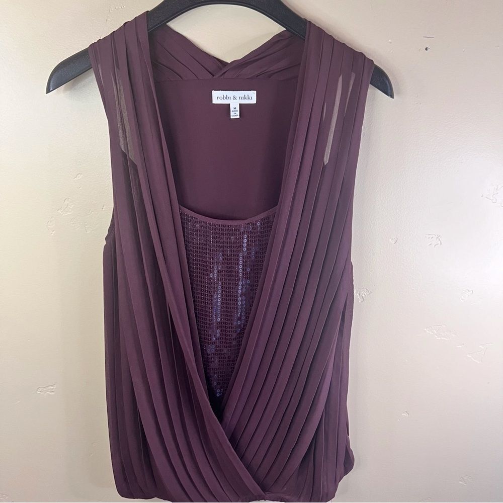 Robbi & Nikki Womens Sleeveless Sequined Blouse Burgundy Size Medium Flattering!